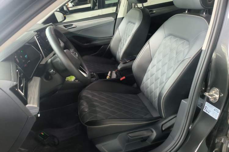Used Volkswagen Sagitar 2023 300TSI DSG Excellence Edition Left Front Seat