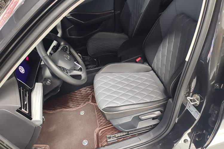 Used Volkswagen Sagitar 2023 300TSI DSG Excellence Edition Left Front Seat