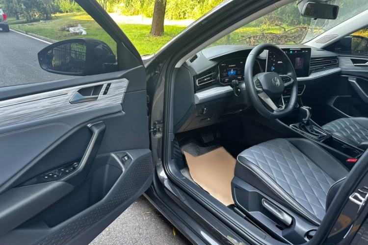 Used Volkswagen Sagitar 2023 300TSI DSG Excellence Edition Left Front Seat
