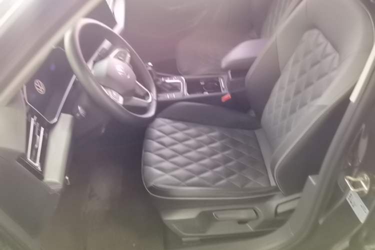 Used Volkswagen Sagitar 2023 300TSI DSG Excellence Edition Left Front Seat