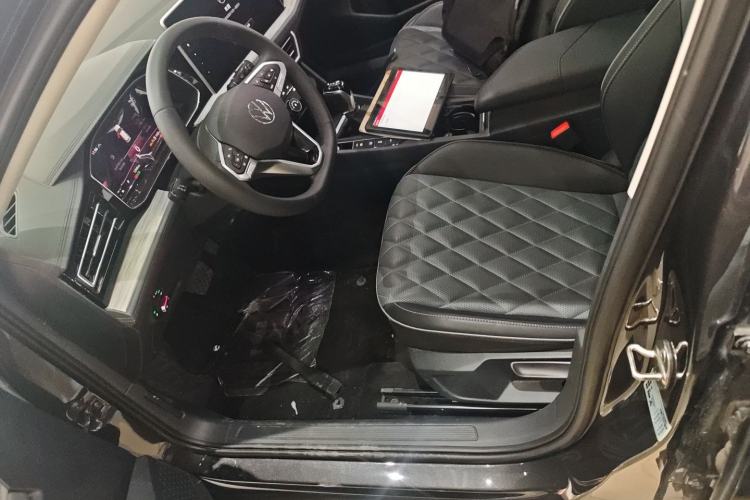 Used Volkswagen Sagitar 2023 300TSI DSG Excellence Edition Left Front Seat