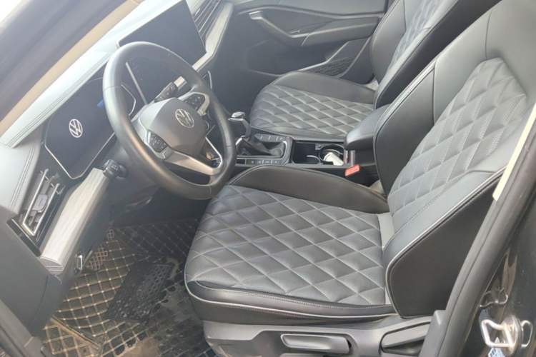 Used Volkswagen Sagitar 2023 300TSI DSG Excellence Edition Left Front Seat