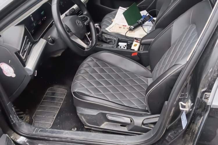 Used Volkswagen Sagitar 2023 300TSI DSG Excellence Edition Left Front Seat