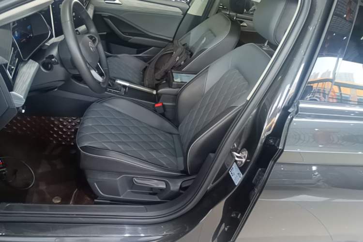 Used Volkswagen Sagitar 2023 300TSI DSG Excellence Edition Left Front Seat