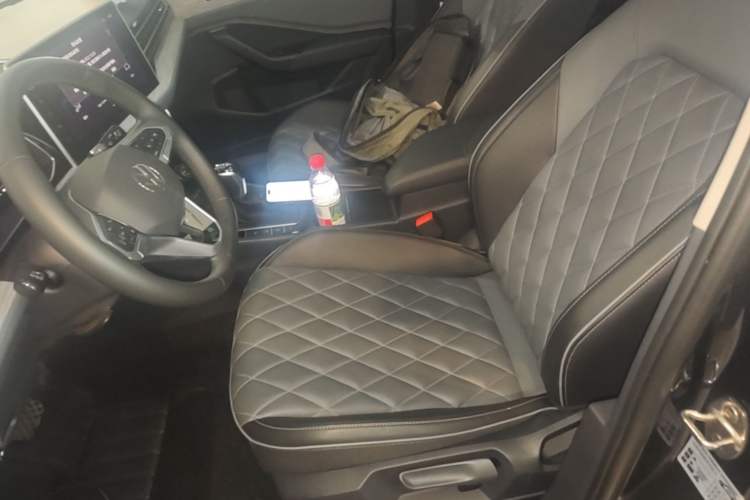Used Volkswagen Sagitar 2023 300TSI DSG Excellence Edition Left Front Seat