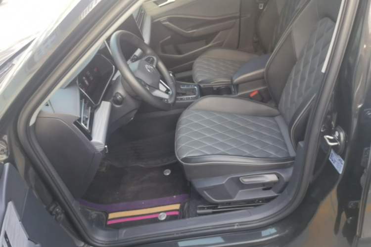 Used Volkswagen Sagitar 2023 300TSI DSG Excellence Edition Left Front Seat
