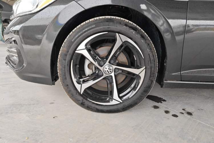 Used Volkswagen Sagitar 2023 300TSI DSG Excellence Edition Left Front Wheel Hub