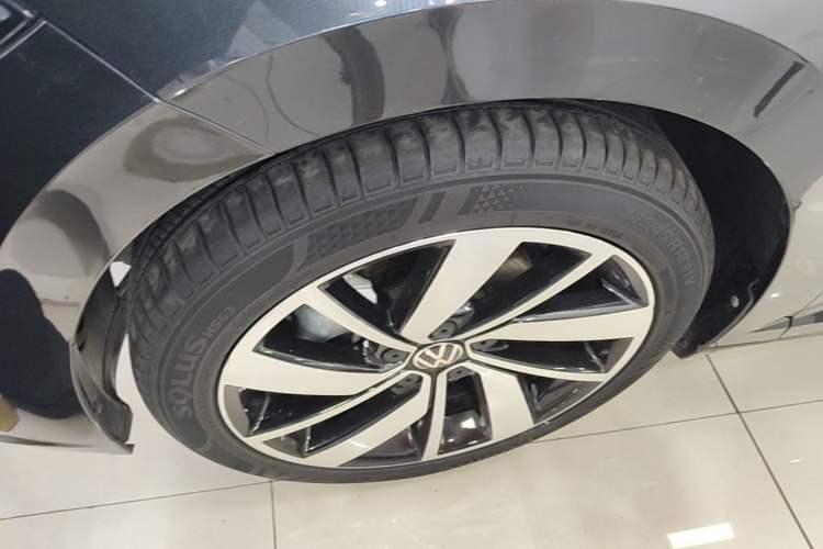 Used Volkswagen Sagitar 2023 300TSI DSG Excellence Edition Left Front Wheel Hub