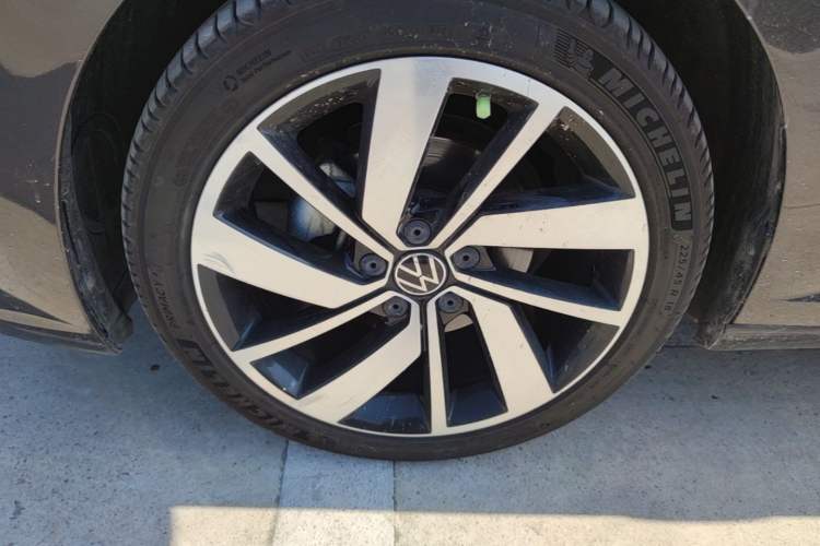 Used Volkswagen Sagitar 2023 300TSI DSG Excellence Edition Left Front Wheel Hub