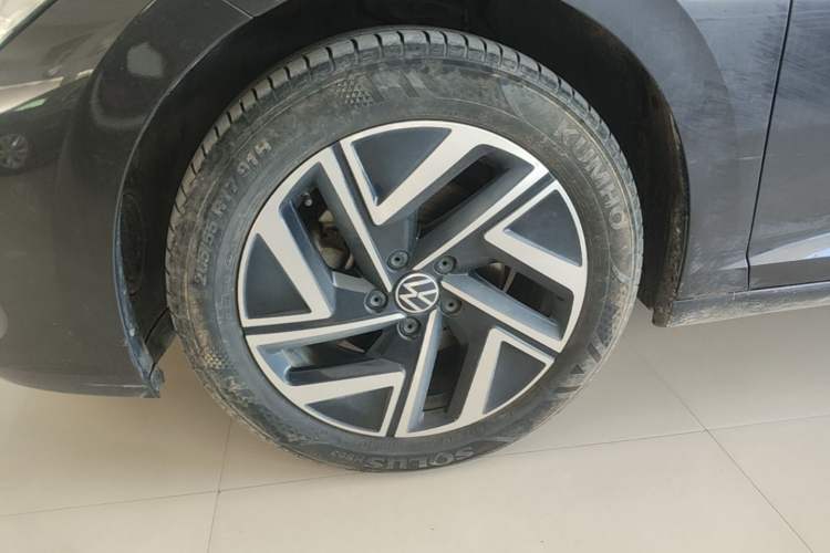 Used Volkswagen Sagitar 2023 300TSI DSG Excellence Edition Left Front Wheel Hub