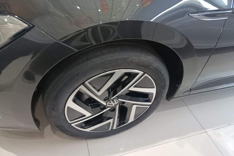 Used Volkswagen Sagitar 2023 300TSI DSG Excellence Edition Left Front Wheel Hub