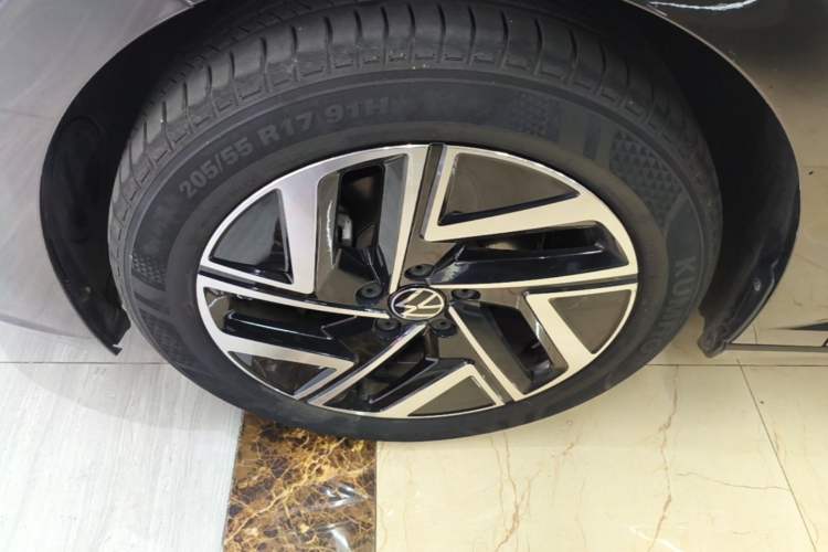 Used Volkswagen Sagitar 2023 300TSI DSG Excellence Edition Left Front Wheel Hub