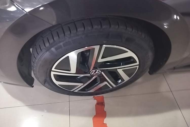 Used Volkswagen Sagitar 2023 300TSI DSG Excellence Edition Left Front Wheel Hub