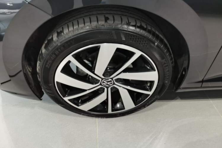 Used Volkswagen Sagitar 2023 300TSI DSG Excellence Edition Left Front Wheel Hub