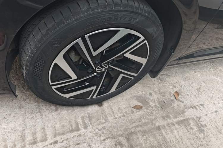 Used Volkswagen Sagitar 2023 300TSI DSG Excellence Edition Left Front Wheel Hub