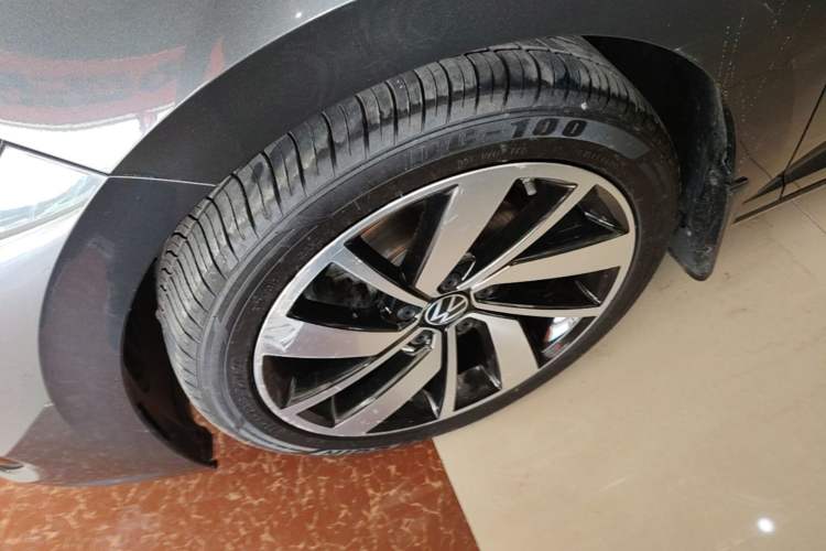 Used Volkswagen Sagitar 2023 300TSI DSG Excellence Edition Left Front Wheel Hub