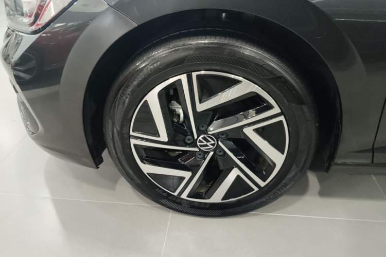 Used Volkswagen Sagitar 2023 300TSI DSG Excellence Edition Left Front Wheel Hub
