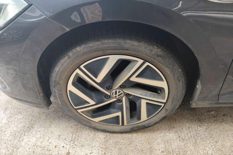 Used Volkswagen Sagitar 2023 300TSI DSG Excellence Edition Left Front Wheel Hub