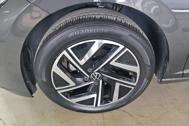 Used Volkswagen Sagitar 2023 300TSI DSG Excellence Edition Left Front Wheel Hub