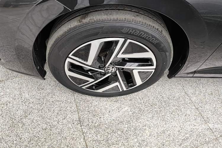 Used Volkswagen Sagitar 2023 300TSI DSG Excellence Edition Left Front Wheel Hub