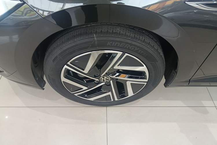Used Volkswagen Sagitar 2023 300TSI DSG Excellence Edition Left Front Wheel Hub