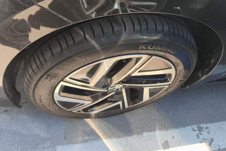 Used Volkswagen Sagitar 2023 280TSI DSG Beyond Lite Edition Left Front Wheel Hub