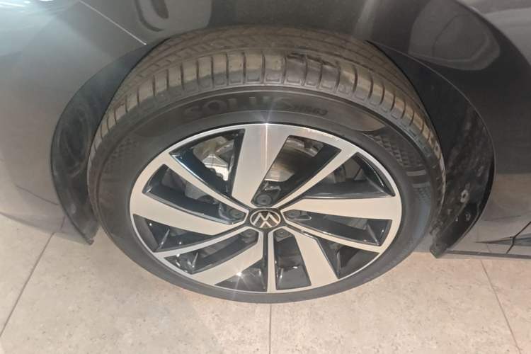 Used Volkswagen Sagitar 2023 300TSI DSG Excellence Edition Left Front Wheel Hub