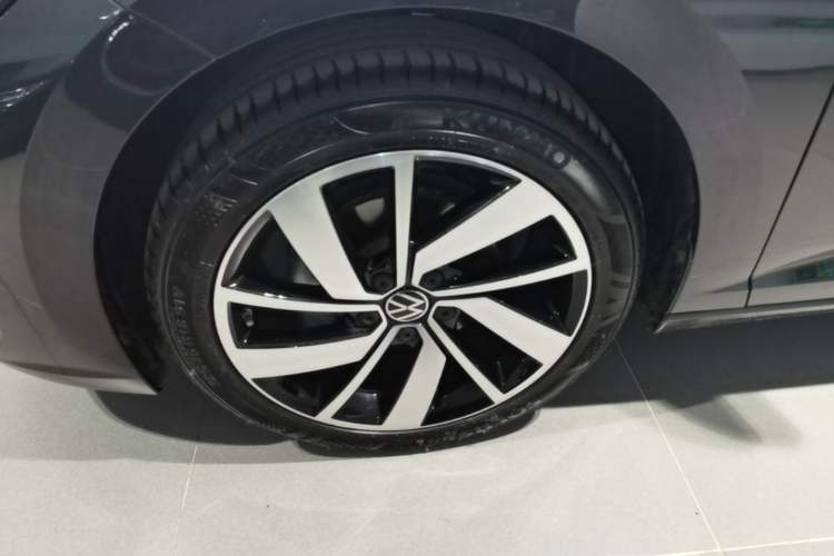 Used Volkswagen Sagitar 2023 300TSI DSG Excellence Edition Left Front Wheel Hub