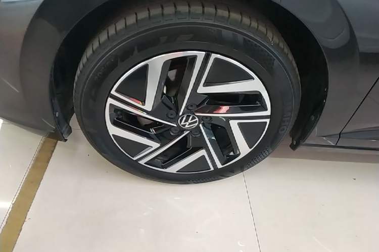 Used Volkswagen Sagitar 2023 300TSI DSG Excellence Edition Left Front Wheel Hub