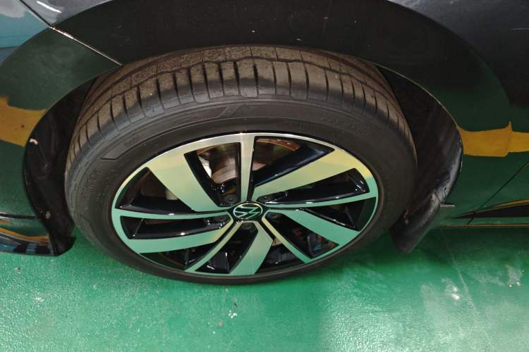 Used Volkswagen Sagitar 2023 300TSI DSG Excellence Edition Left Front Wheel Hub
