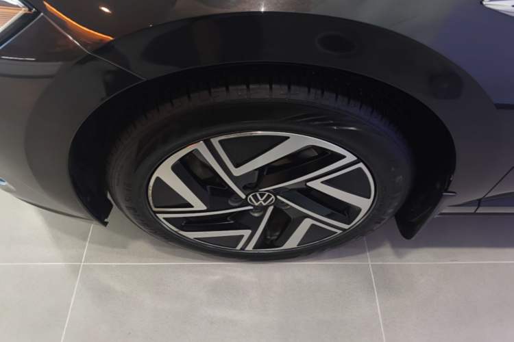 Used Volkswagen Sagitar 2023 300TSI DSG Excellence Edition Left Front Wheel Hub