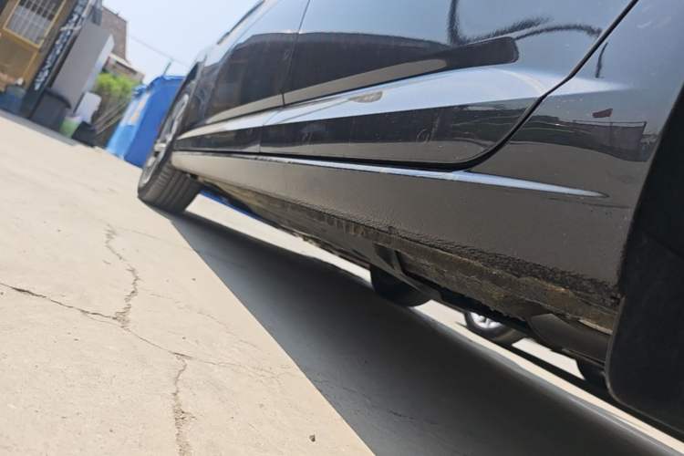 Used Volkswagen Sagitar 2023 300TSI DSG Excellence Edition Left Side Sill