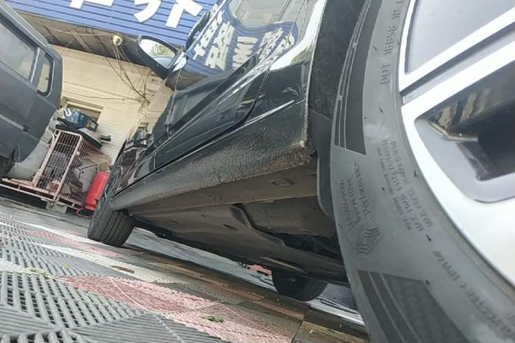 Used Volkswagen Sagitar 2023 300TSI DSG Flyover Edition Left Side Sill