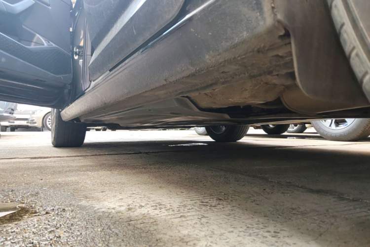 Used Volkswagen Sagitar 2023 300TSI DSG Excellence Edition Left Side Sill