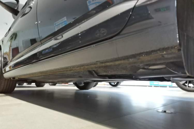 Used Volkswagen Sagitar 2023 300TSI DSG Excellence Edition Left Side Sill