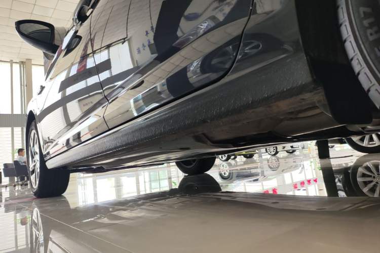Used Volkswagen Sagitar 2023 300TSI DSG Excellence Edition Left Side Sill