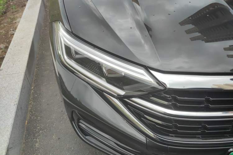 Used Volkswagen Sagitar 2023 300TSI DSG Excellence Edition Right Front Headlight