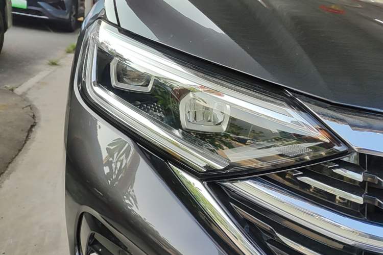 Used Volkswagen Sagitar 2023 300TSI DSG Excellence Edition Right Front Headlight