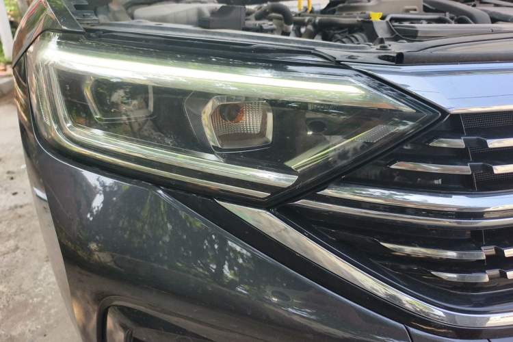 Used Volkswagen Sagitar 2023 300TSI DSG Excellence Edition Right Front Headlight
