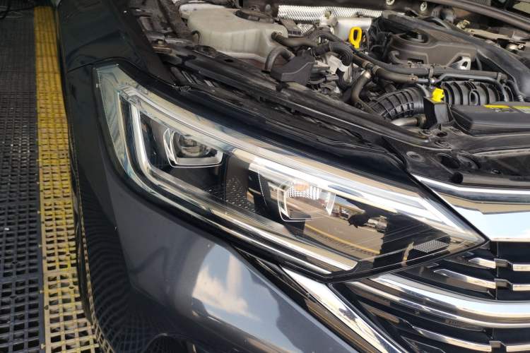 Used Volkswagen Sagitar 2023 300TSI DSG Excellence Edition Right Front Headlight