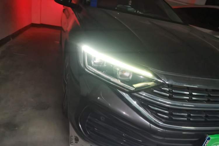 Used Volkswagen Sagitar 2023 280TSI DSG Excellence Edition Right Front Headlight