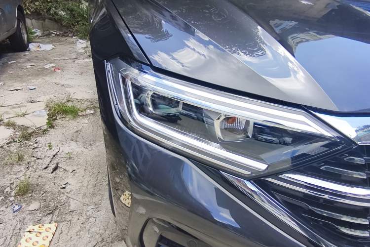 Used Volkswagen Sagitar 2023 300TSI DSG Excellence Edition Right Front Headlight