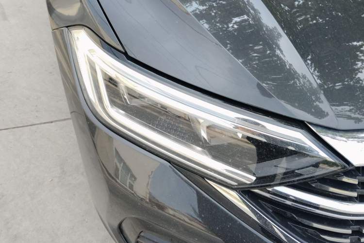 Used Volkswagen Sagitar 2023 300TSI DSG Excellence Edition Right Front Headlight