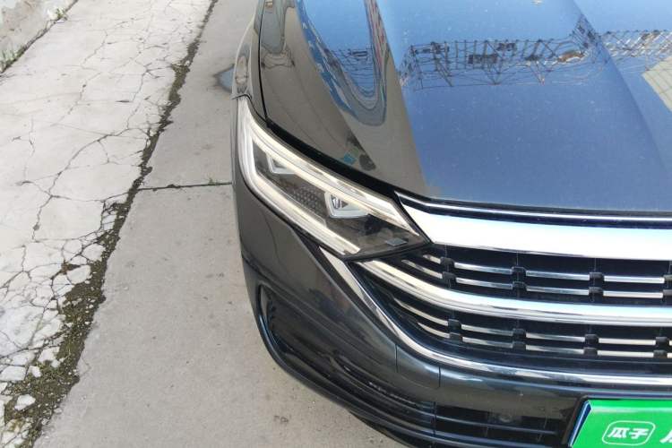 Used Volkswagen Sagitar 2023 300TSI DSG Excellence Edition Right Front Headlight