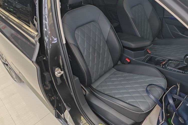Used Volkswagen Sagitar 2023 300TSI DSG Excellence Edition Right Front Seat