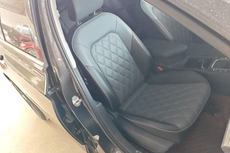 Used Volkswagen Sagitar 2023 300TSI DSG Excellence Edition Right Front Seat