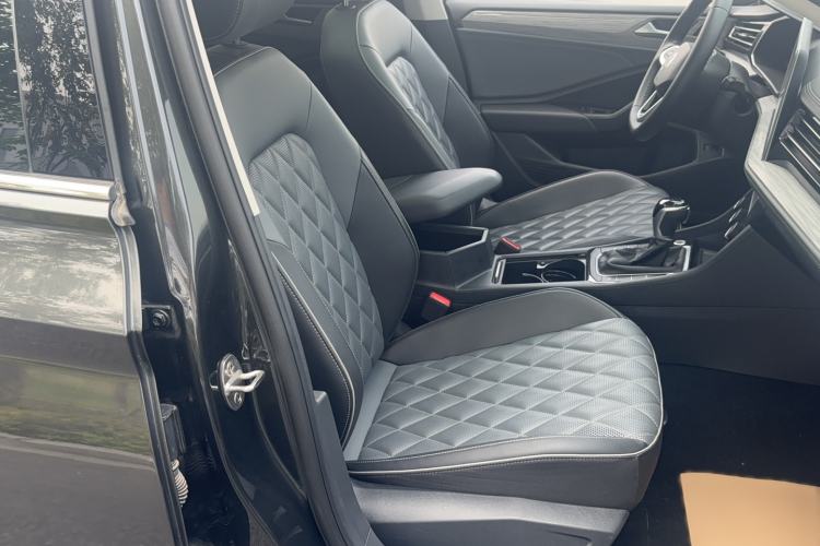 Used Volkswagen Sagitar 2023 300TSI DSG Excellence Edition Right Front Seat