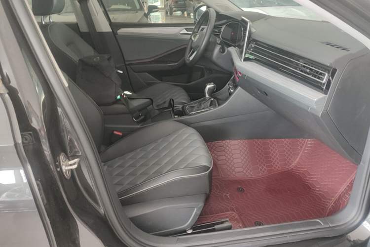 Used Volkswagen Sagitar 2023 300TSI DSG Excellence Edition Right Front Seat