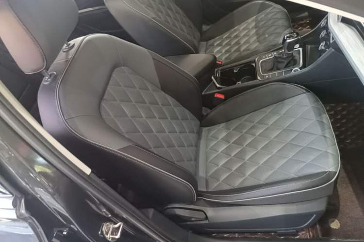 Used Volkswagen Sagitar 2023 300TSI DSG Excellence Edition Right Front Seat
