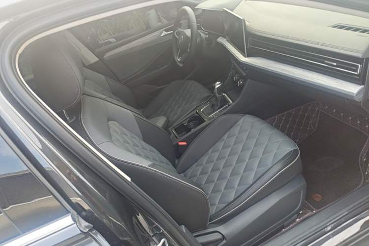 Used Volkswagen Sagitar 2023 300TSI DSG Excellence Edition Right Front Seat